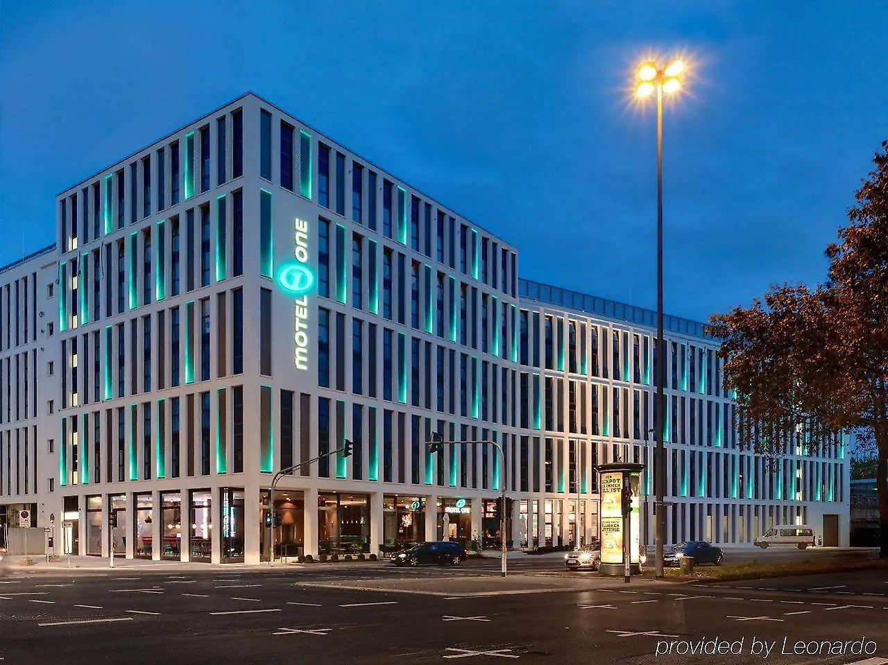 Motel One Koeln-Altstadt 3*, Кёльн