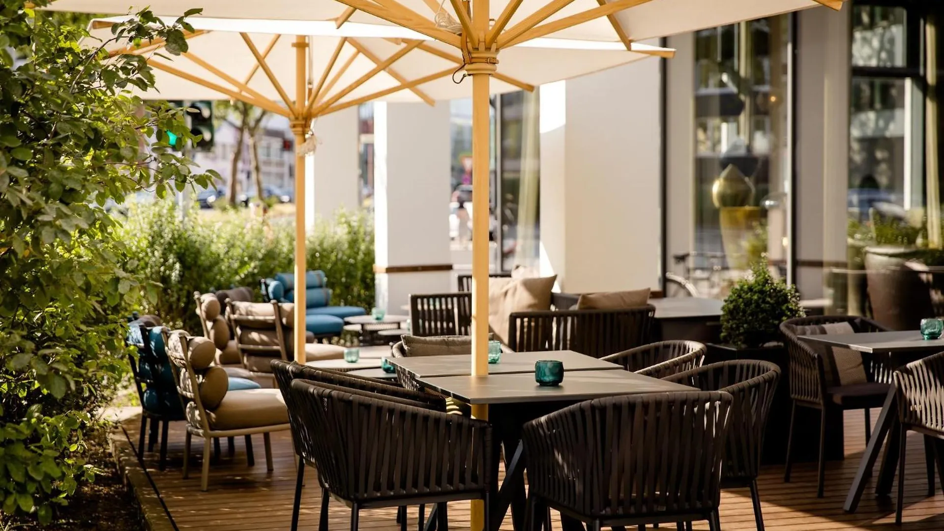 Отель Motel One Koeln-Altstadt