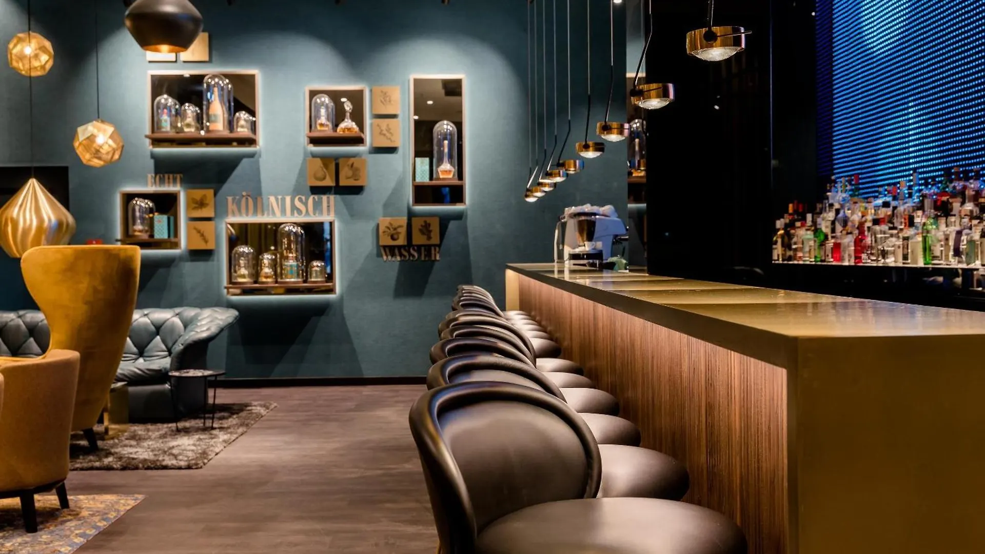 Отель Motel One Koeln-Altstadt