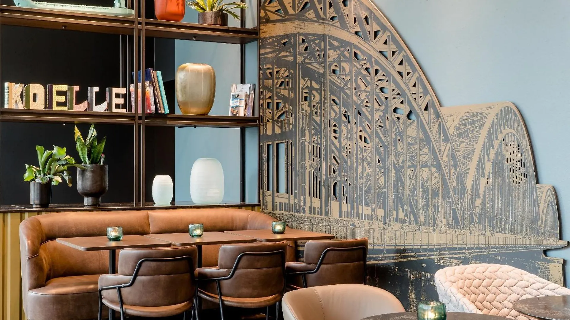Отель Motel One Koeln-Altstadt